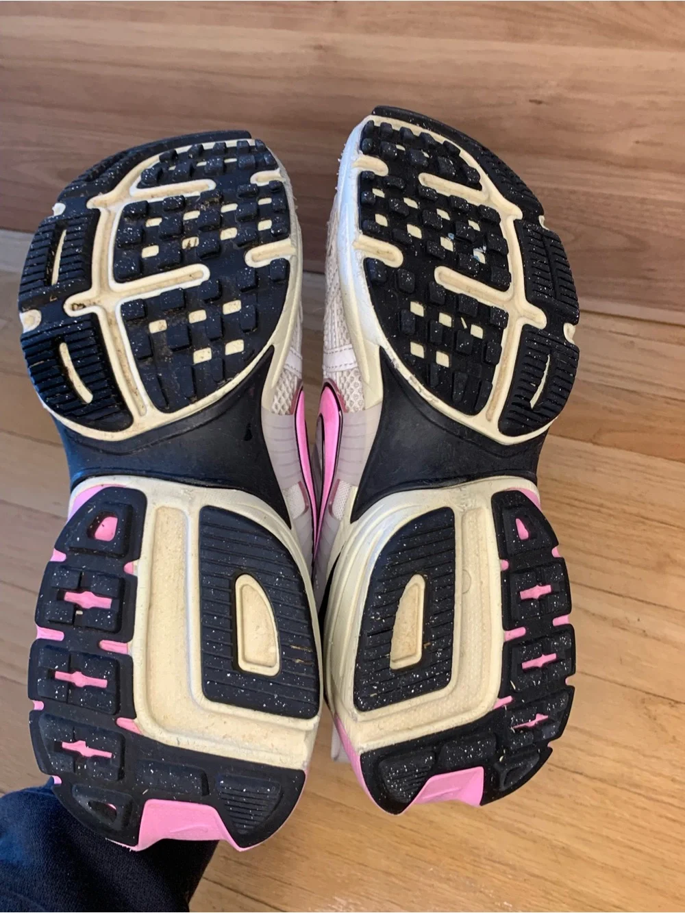 Nike V2K Run Women's Run Sneakers in White and Pink - Size 9